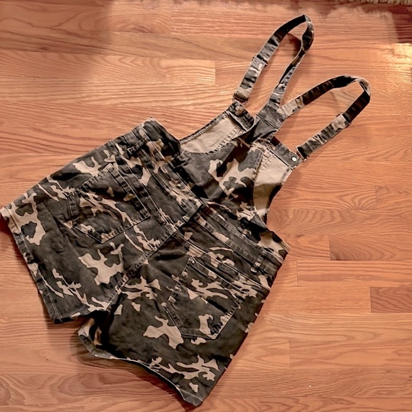 🔖 CLEARANCE🔖 GREEN CAMOUFLAGE DISTRESSED RIPPED DESTROYED JEAN OVERALL SHORTS 1X - Picture 7 of 13